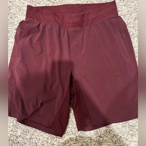 Men’s lululemon T.H.E shorts 9’ with liners